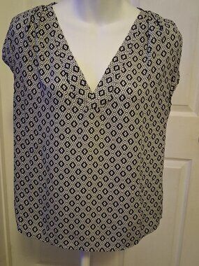H&M CONSCIOS V-neck cap sleeve blouse. Size 4